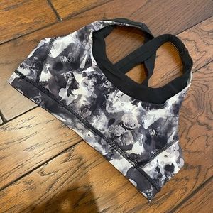 Lululemon sports bra